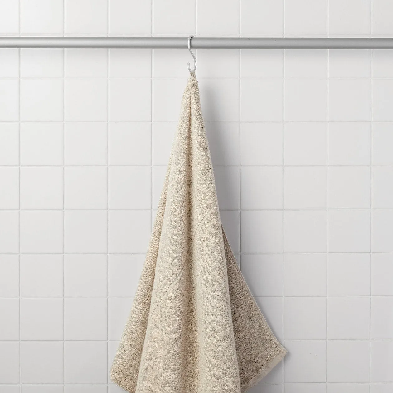 Luxurious Cotton Pile Bath Towel with Additional Features and Hanging Loop