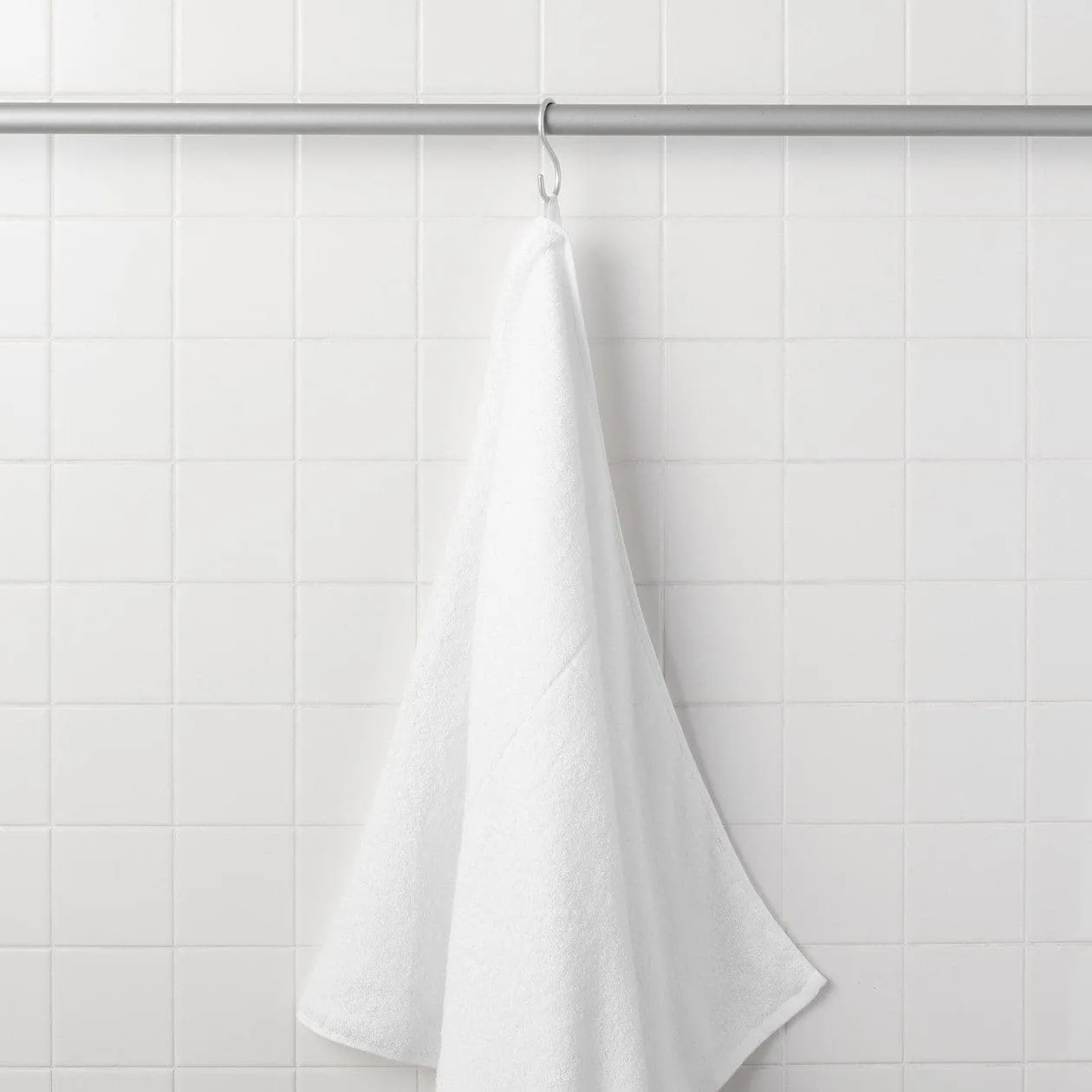 Luxurious Cotton Pile Bath Towel with Additional Features and Hanging Loop