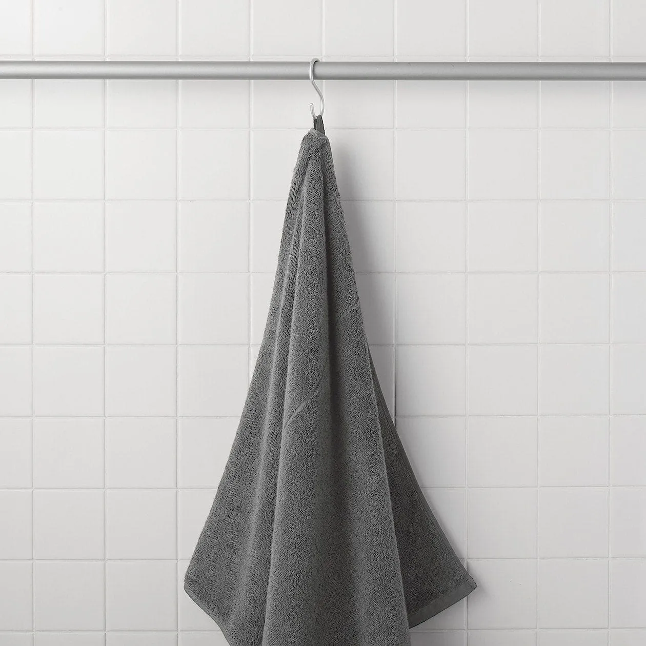 Luxurious Cotton Pile Bath Towel with Additional Features and Hanging Loop