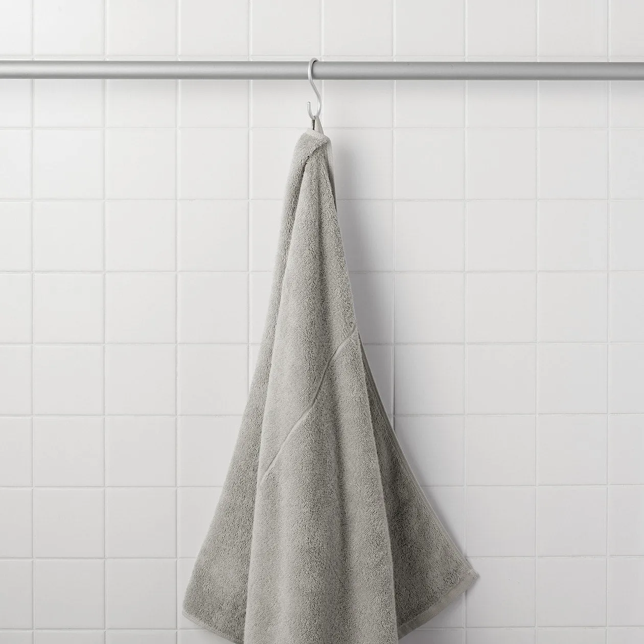 Luxurious Cotton Pile Bath Towel with Additional Features and Hanging Loop