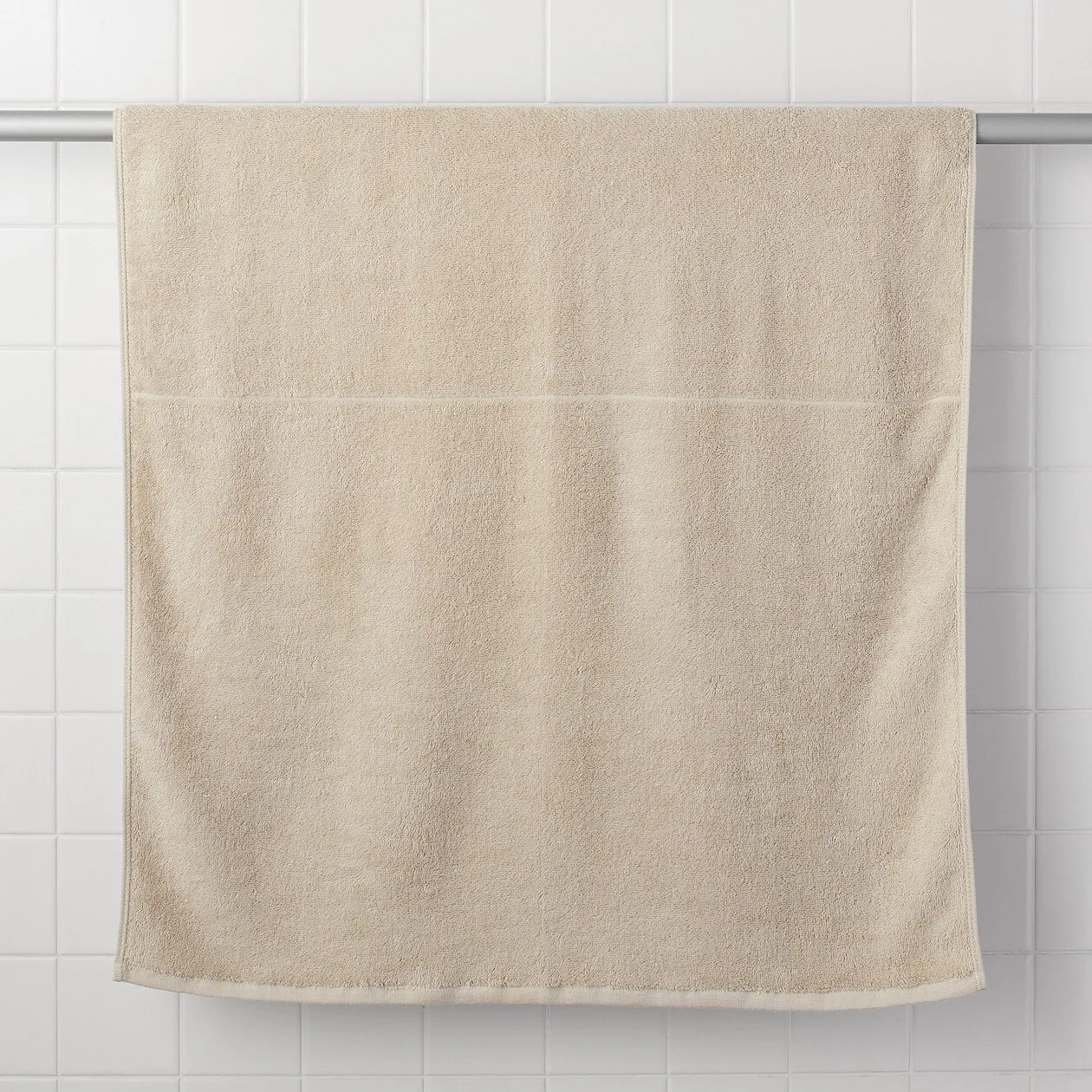 Luxurious Cotton Pile Bath Towel with Additional Features and Hanging Loop