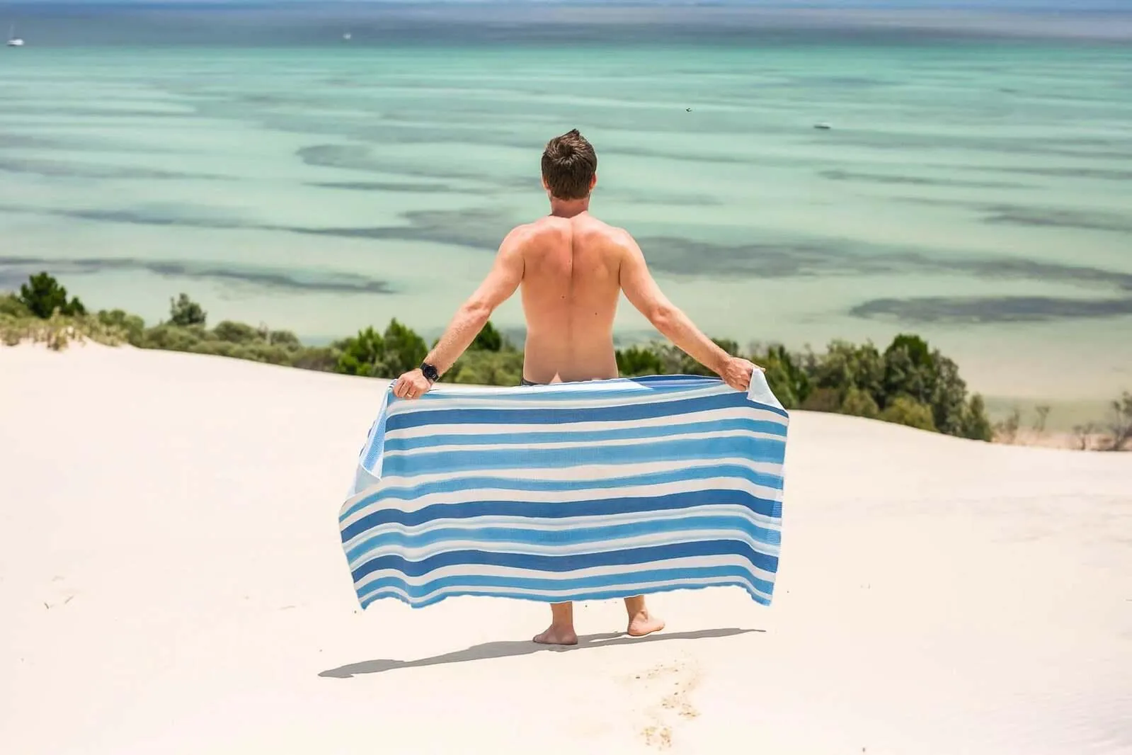 NAKIE OCEAN BREEZE - RECYCLED SAND FREE BEACH TOWEL